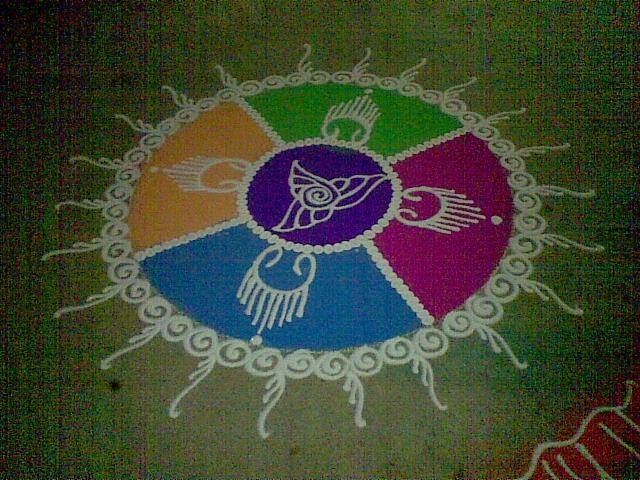 Purple and green rangoli with paisley border